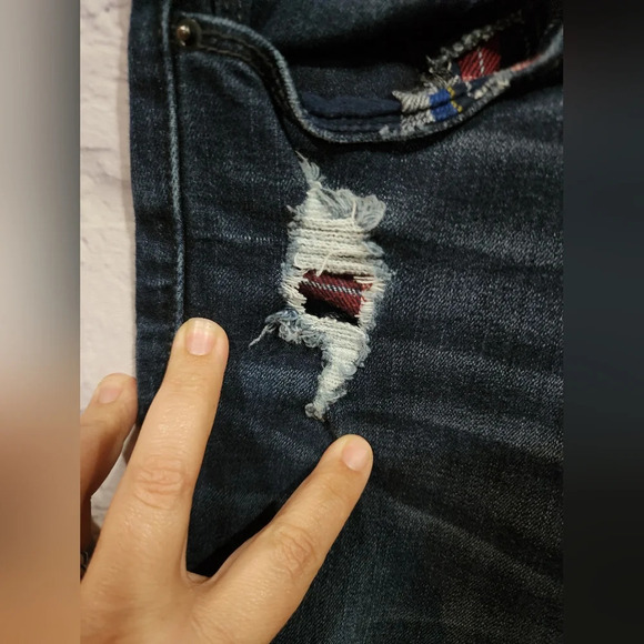 Sneak Peak distressed jeans with peek a boo patchwork detailing Size 9 - Picture 5 of 10